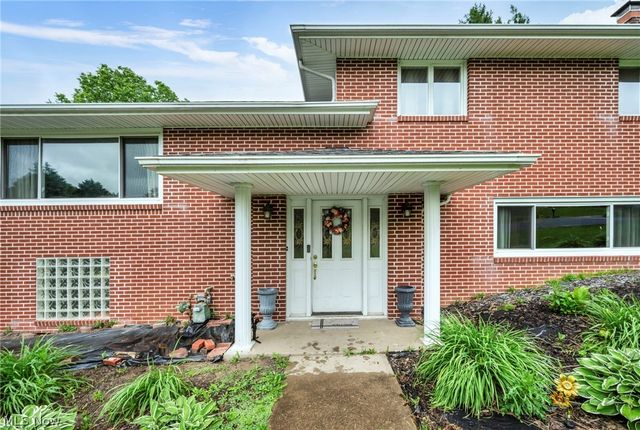 4841 Glenennis Circle NW, Canton, OH 44708