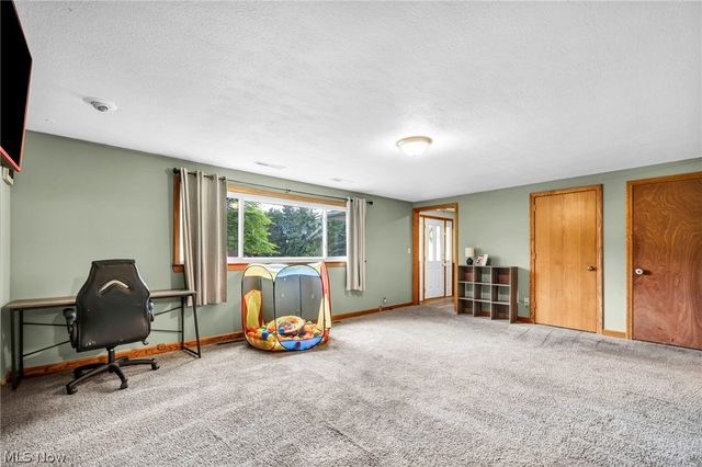 4841 Glenennis Circle NW, Canton, OH 44708