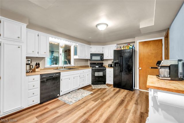 4841 Glenennis Circle NW, Canton, OH 44708