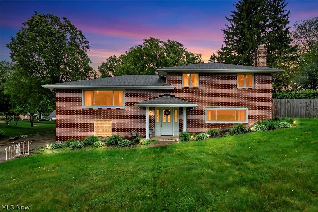 4841 Glenennis Circle NW, Canton, OH 44708