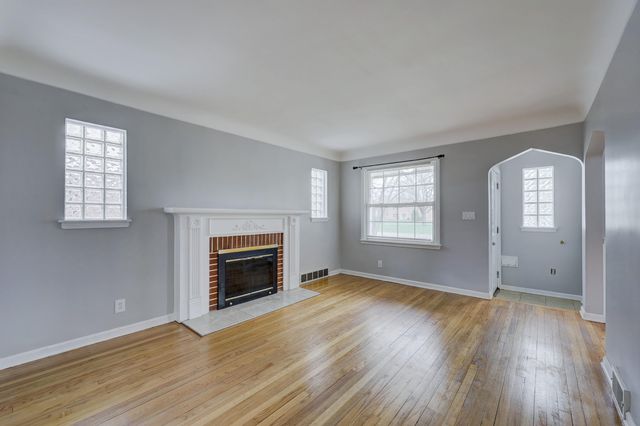 20916 Vernier Road, Harper Woods City, MI 48225