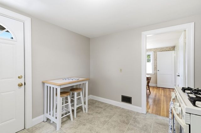 49 Edgeworth St, Weymouth, MA 02189