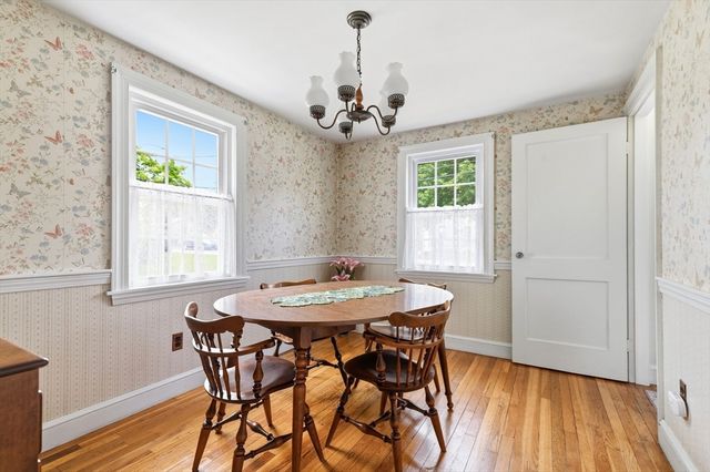 49 Edgeworth St, Weymouth, MA 02189