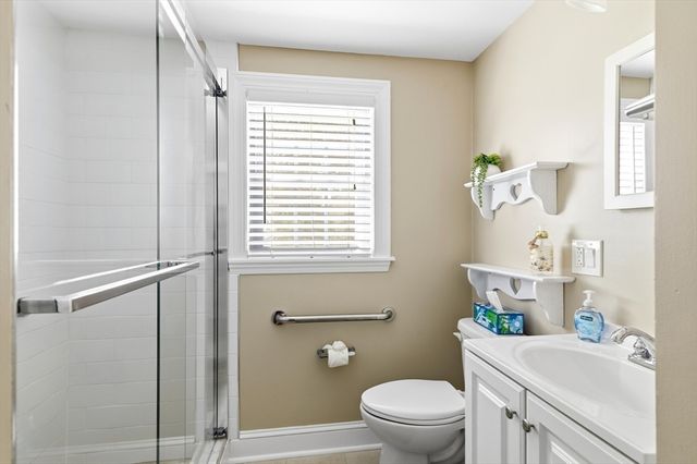 49 Edgeworth St, Weymouth, MA 02189