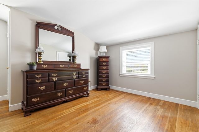 49 Edgeworth St, Weymouth, MA 02189