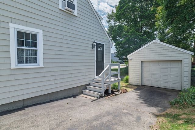49 Edgeworth St, Weymouth, MA 02189