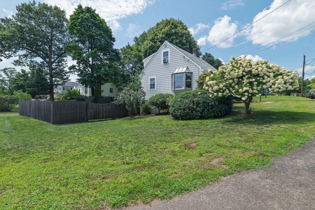 49 Edgeworth St, Weymouth, MA 02189