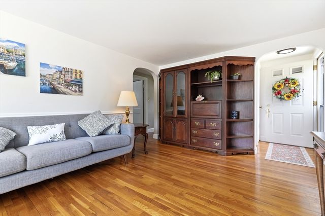 49 Edgeworth St, Weymouth, MA 02189