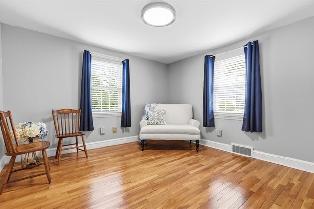 49 Edgeworth St, Weymouth, MA 02189