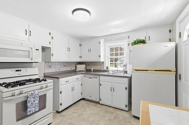 49 Edgeworth St, Weymouth, MA 02189