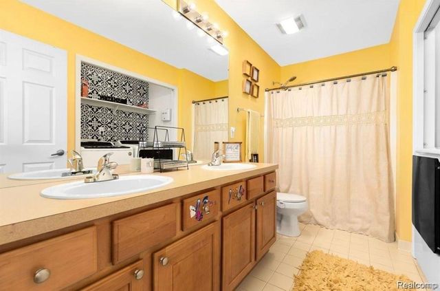 24774 Summer Lane Summer Lane, Flat Rock, MI 48134