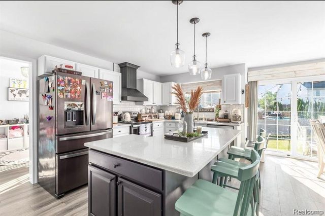 24774 Summer Lane Summer Lane, Flat Rock, MI 48134