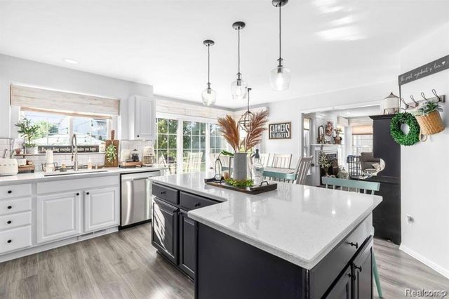 24774 Summer Lane Summer Lane, Flat Rock, MI 48134