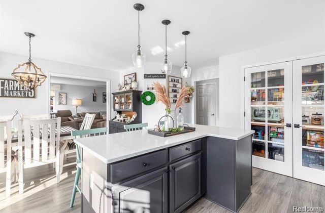 24774 Summer Lane Summer Lane, Flat Rock, MI 48134