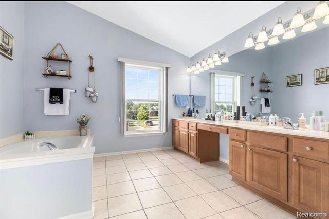 24774 Summer Lane Summer Lane, Flat Rock, MI 48134