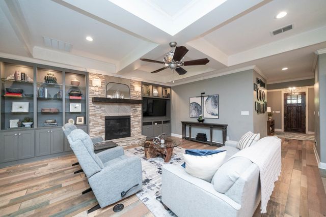 491 Hall Dr, Longview, TX 75605