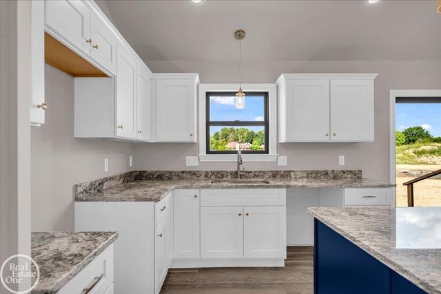 231 S Carney Drive, St Clair, MI 48079