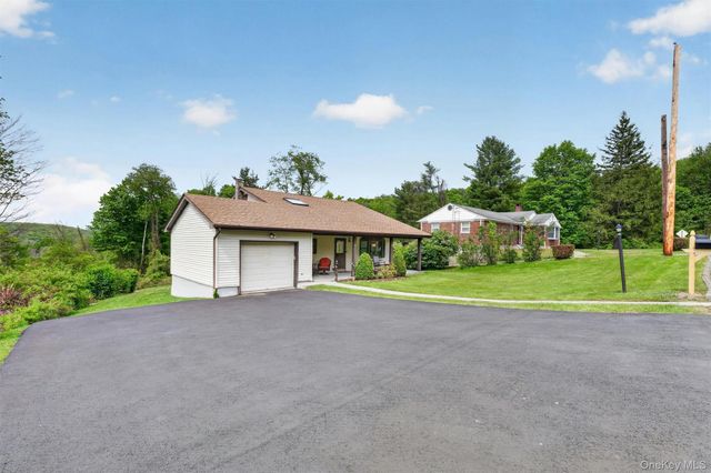8 Meadow Court, Carmel, NY 10512