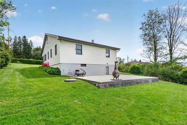 8 Meadow Court, Carmel, NY 10512