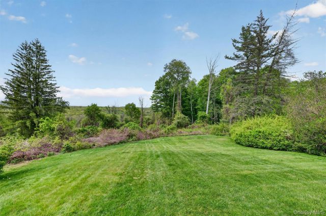 8 Meadow Court, Carmel, NY 10512