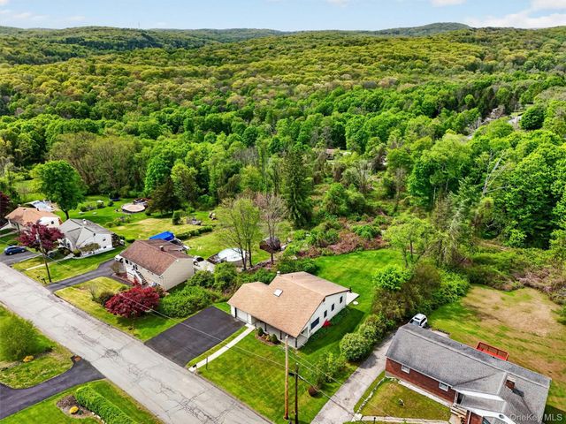 8 Meadow Court, Carmel, NY 10512