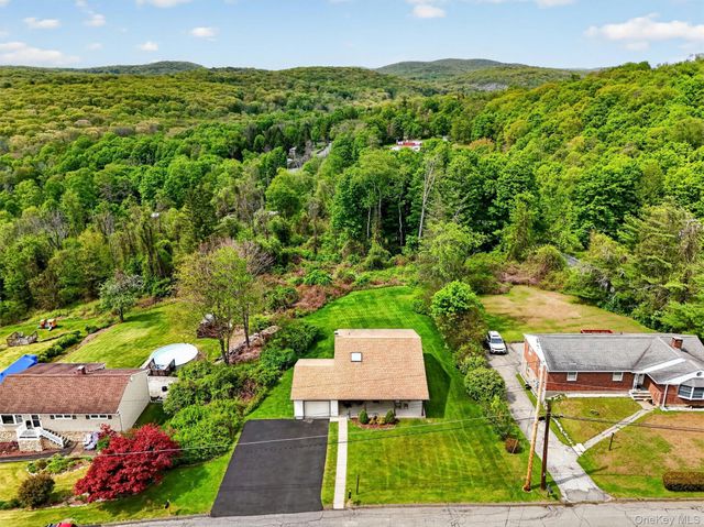 8 Meadow Court, Carmel, NY 10512