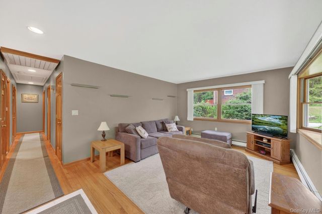 8 Meadow Court, Carmel, NY 10512