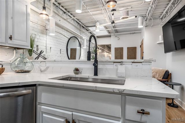 2304 University 202, Tuscaloosa, AL 35401