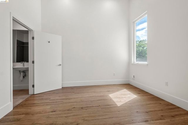 1545 32nd Street 110, Oakland, CA 94608