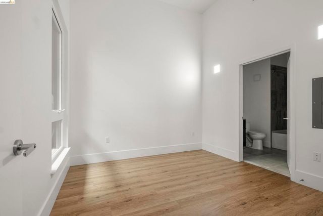 1545 32nd Street 110, Oakland, CA 94608