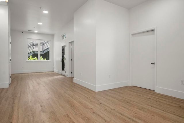 1545 32nd Street 110, Oakland, CA 94608