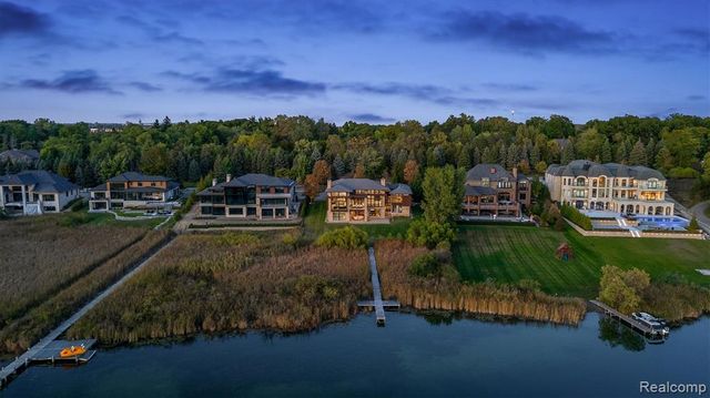 2657 Turtle Shores Drive, Bloomfield Hills, MI 48302