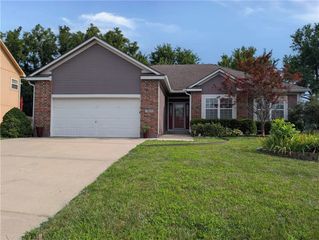 1645 SE Dalton Drive, Lee's Summit, MO 64081
