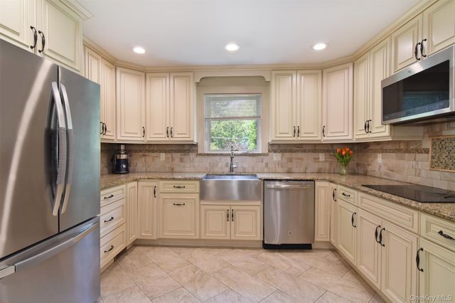 23 Barnaby Lane, Hartsdale, NY 10530