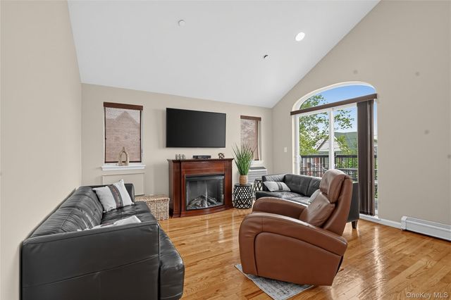 7601 14th Avenue 3B, Brooklyn, NY 11228