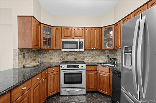 7601 14th Avenue 3B, Brooklyn, NY 11228