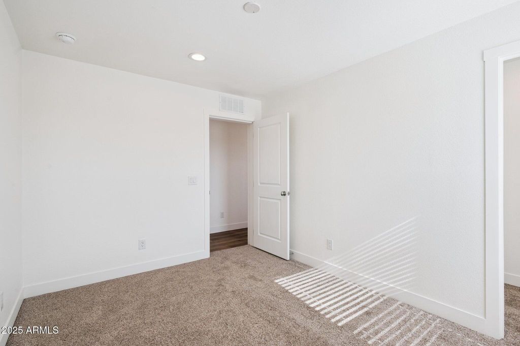 Image 18 of property listing at 28428 N 250th Lane, Wittmann, AZ 85361