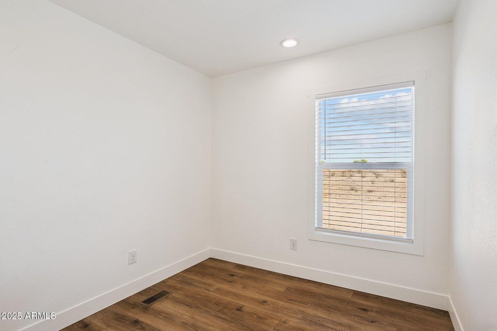 Image 21 of property listing at 28428 N 250th Lane, Wittmann, AZ 85361