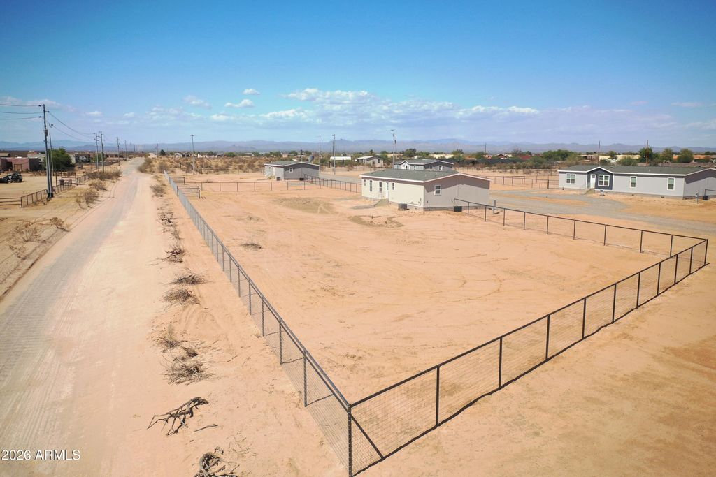 Image 27 of property listing at 28428 N 250th Lane, Wittmann, AZ 85361