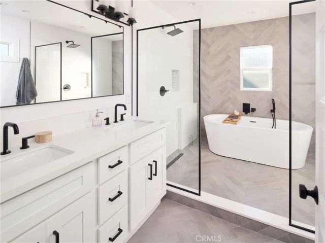 7413 Naylor, Los Angeles, CA 90045