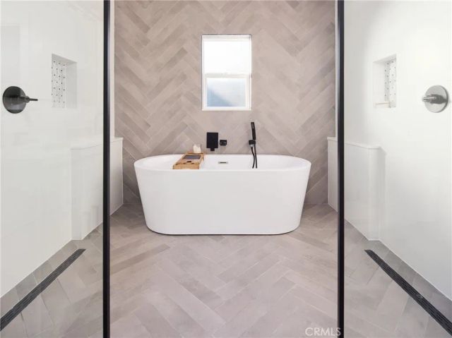 7413 Naylor, Los Angeles, CA 90045