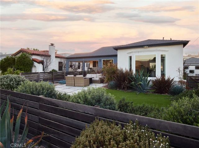 7413 Naylor, Los Angeles, CA 90045