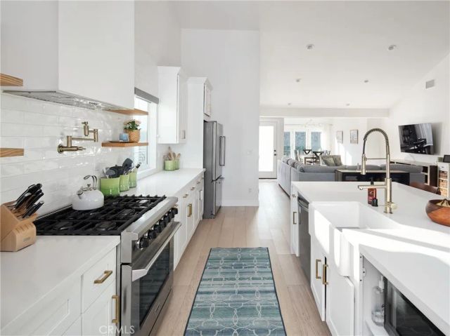 7413 Naylor, Los Angeles, CA 90045