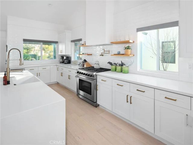 7413 Naylor, Los Angeles, CA 90045