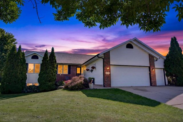 1357 Overlook Pass, Sun Prairie, WI 53590