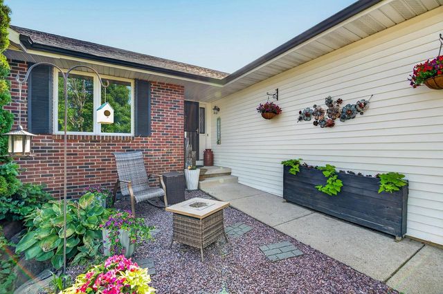 1357 Overlook Pass, Sun Prairie, WI 53590