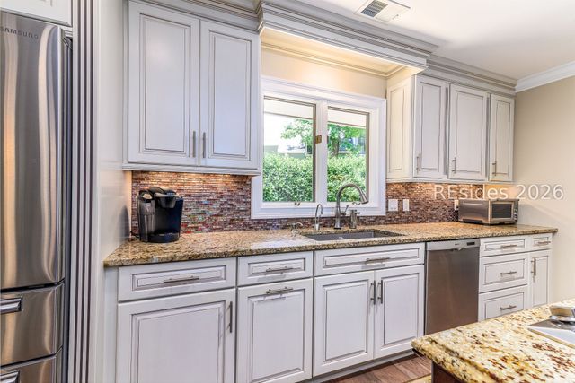 15 Clearwater Ln, Hilton Head Island, SC 29926