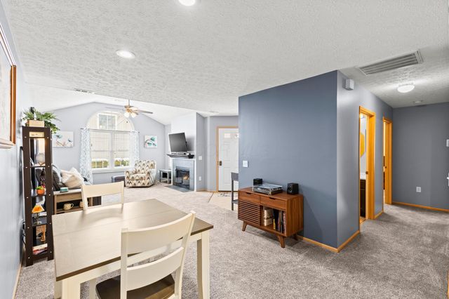 5758 Willow Lake Drive, Grove City, OH 43123