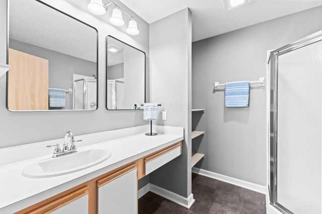 5758 Willow Lake Drive, Grove City, OH 43123