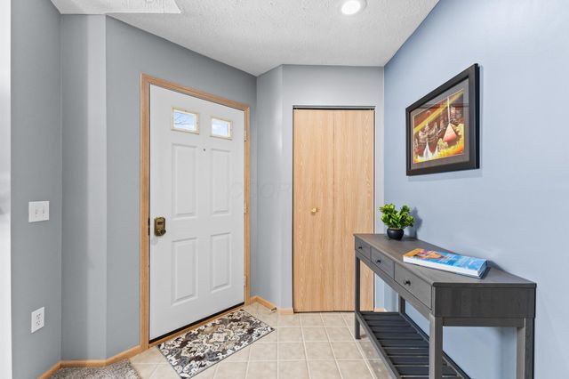 5758 Willow Lake Drive, Grove City, OH 43123